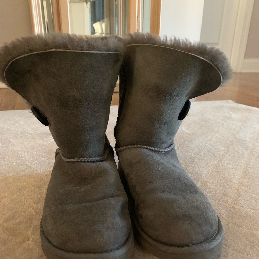 Grey uggs with button in the side